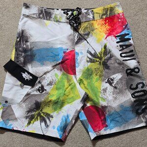 Men's Maui & Sons swim trunks boardshorts 34 NWT white beach ocean surf pocket